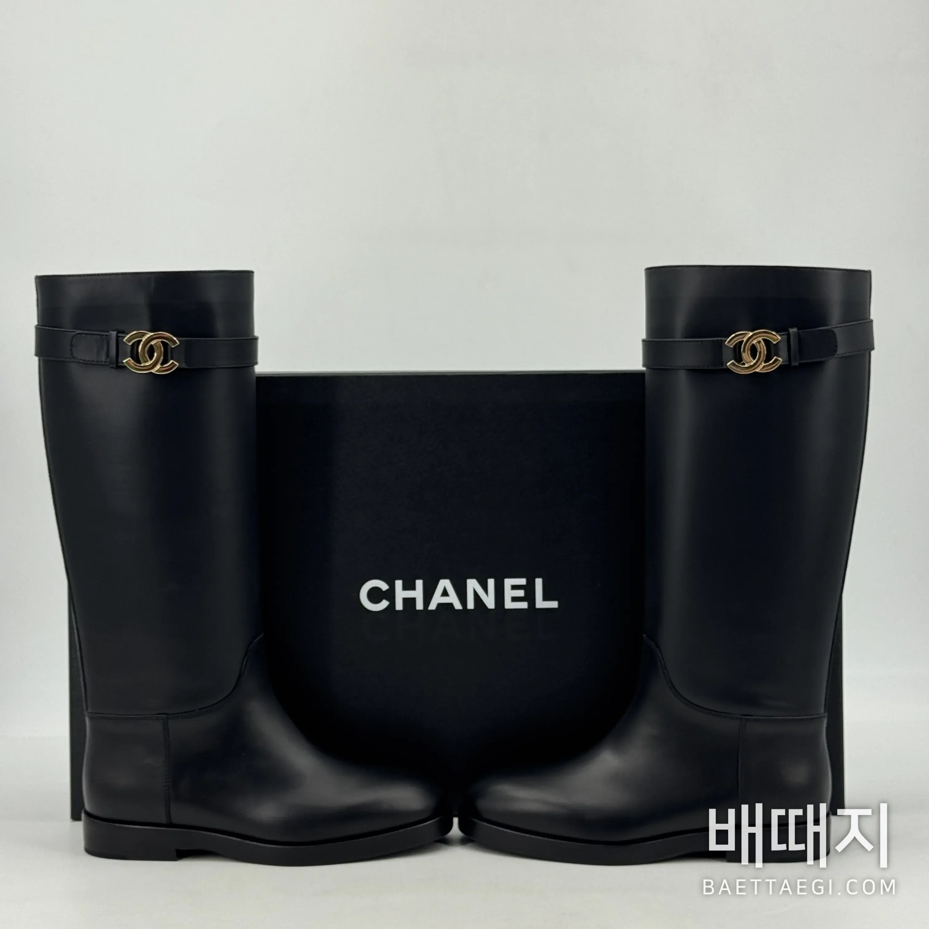 샤넬 부츠 더블 C 메탈 버클 검수사진 2