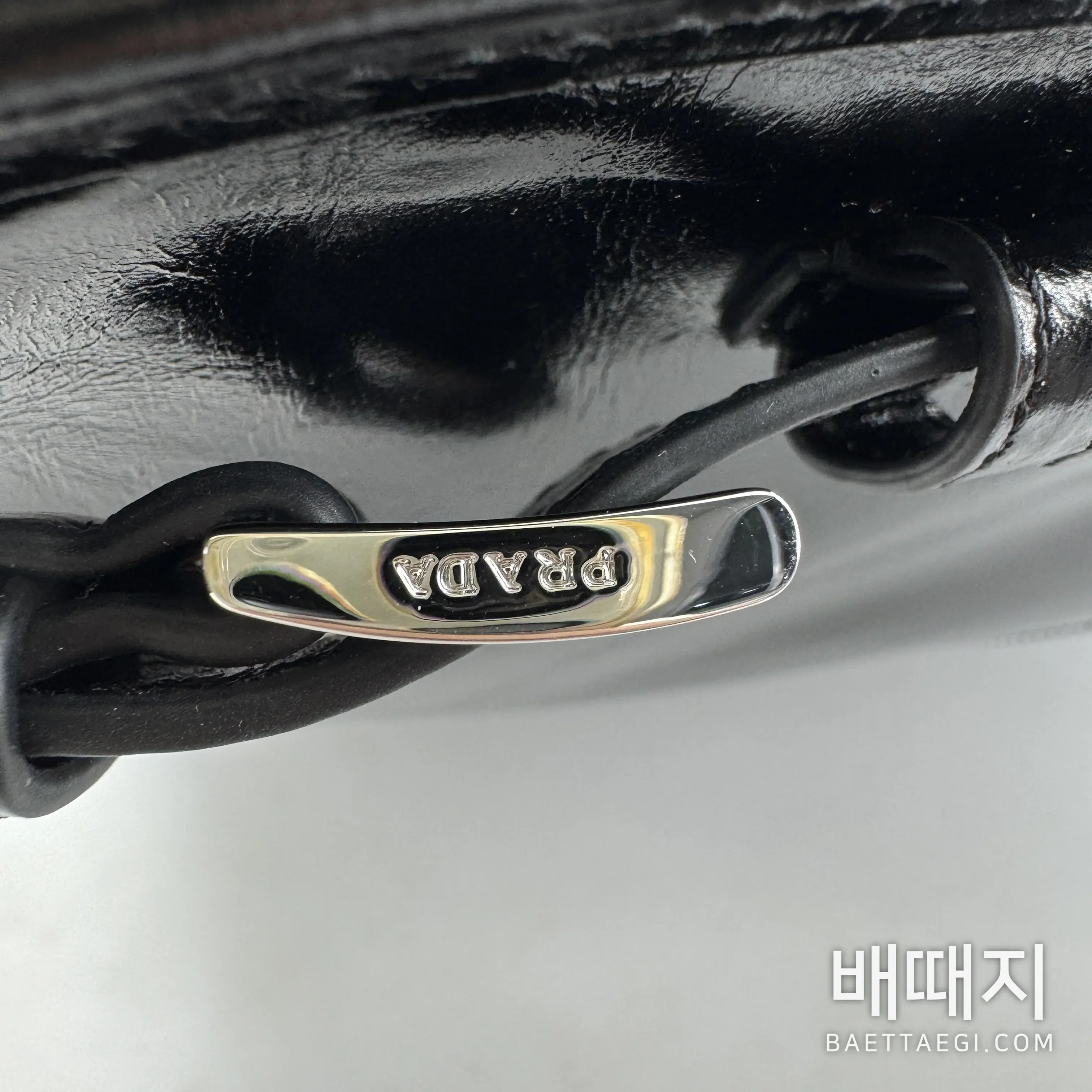 프라다 왁스 가공 카프스킨 보니 핸드백 2VH215 검수사진 10