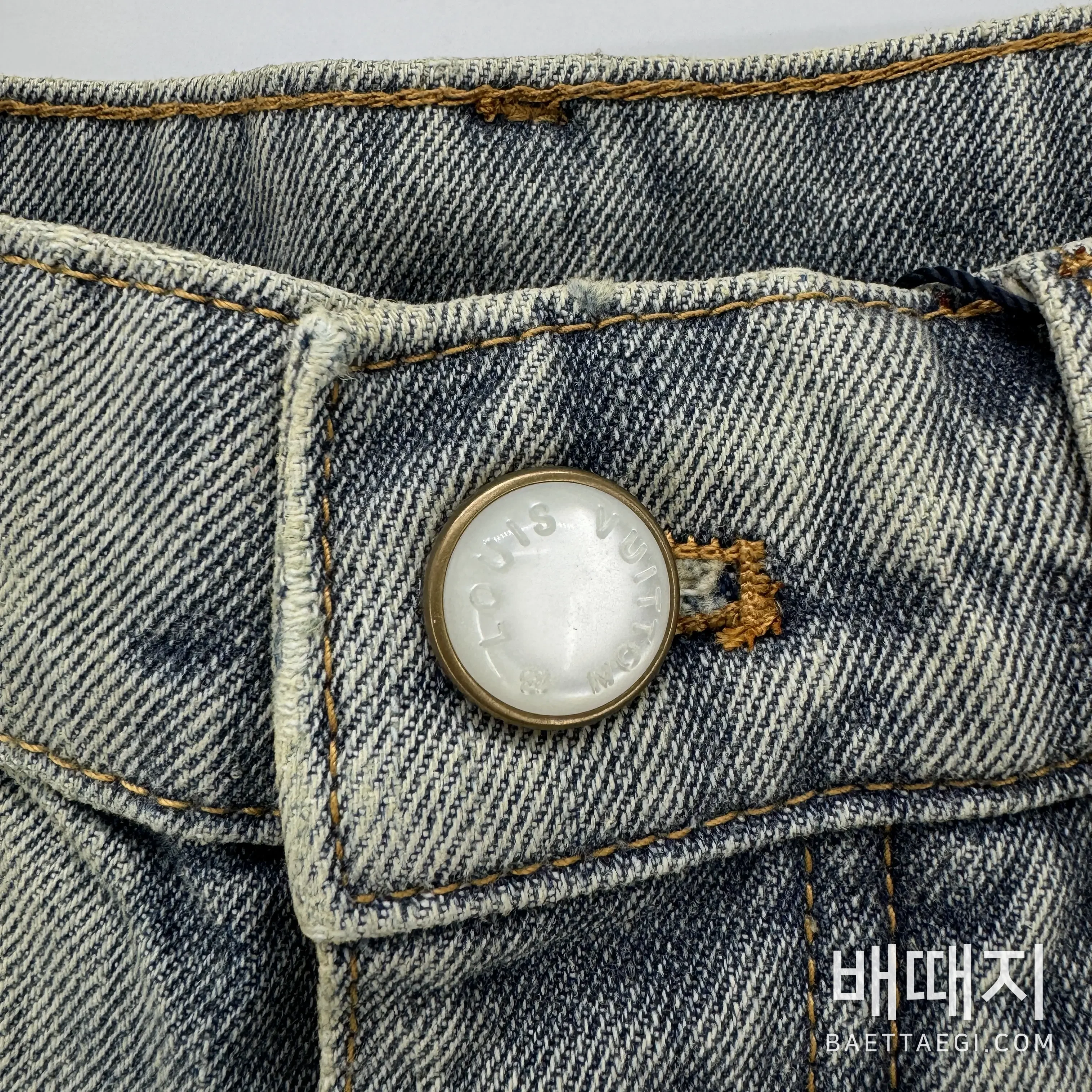 루이비통 LV 로고 자수 와이드 데님 바지 검수사진 2