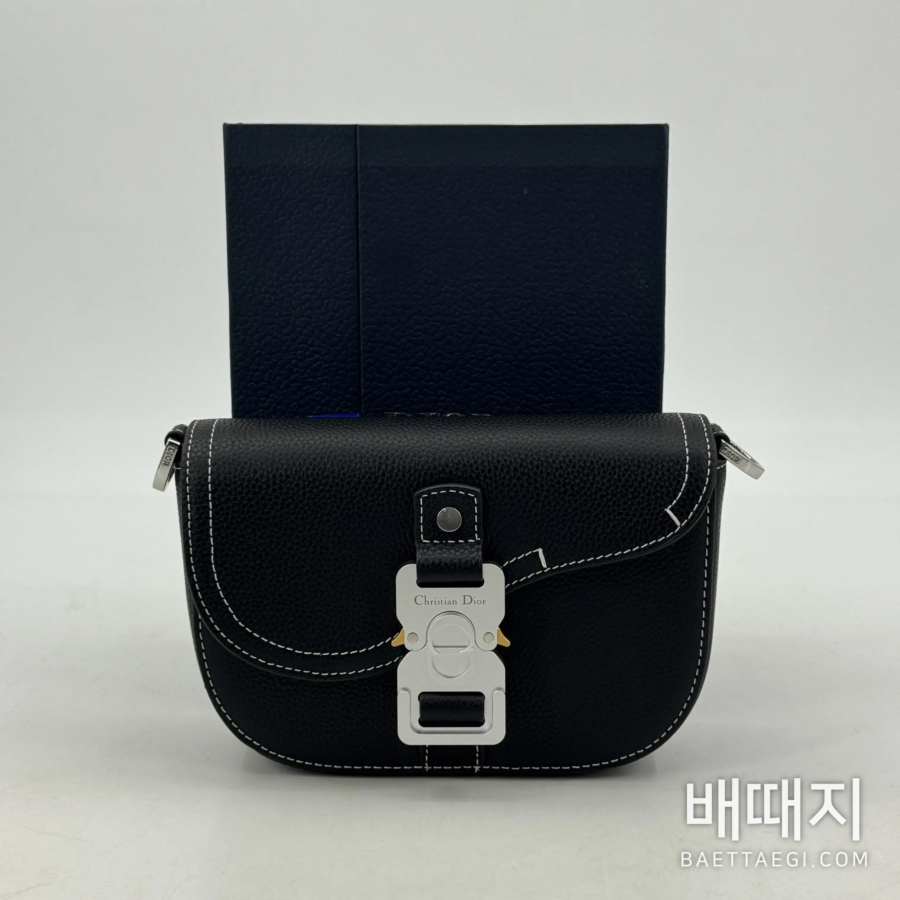 디올 새들 미니 메신저백 검수사진 2