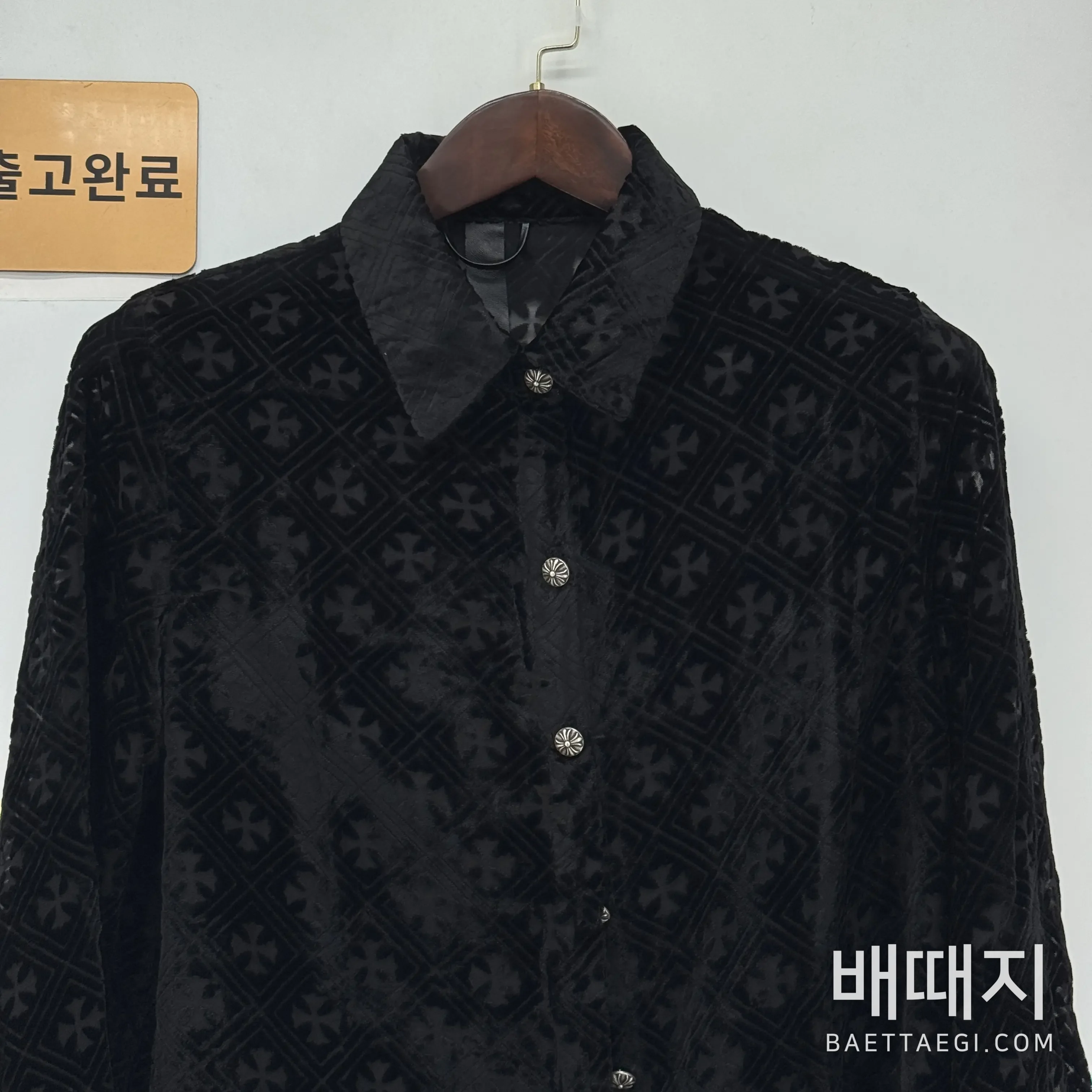 크롬하츠 마할 키타 모노그램 크로스 벨벳 셔츠 검수사진 2