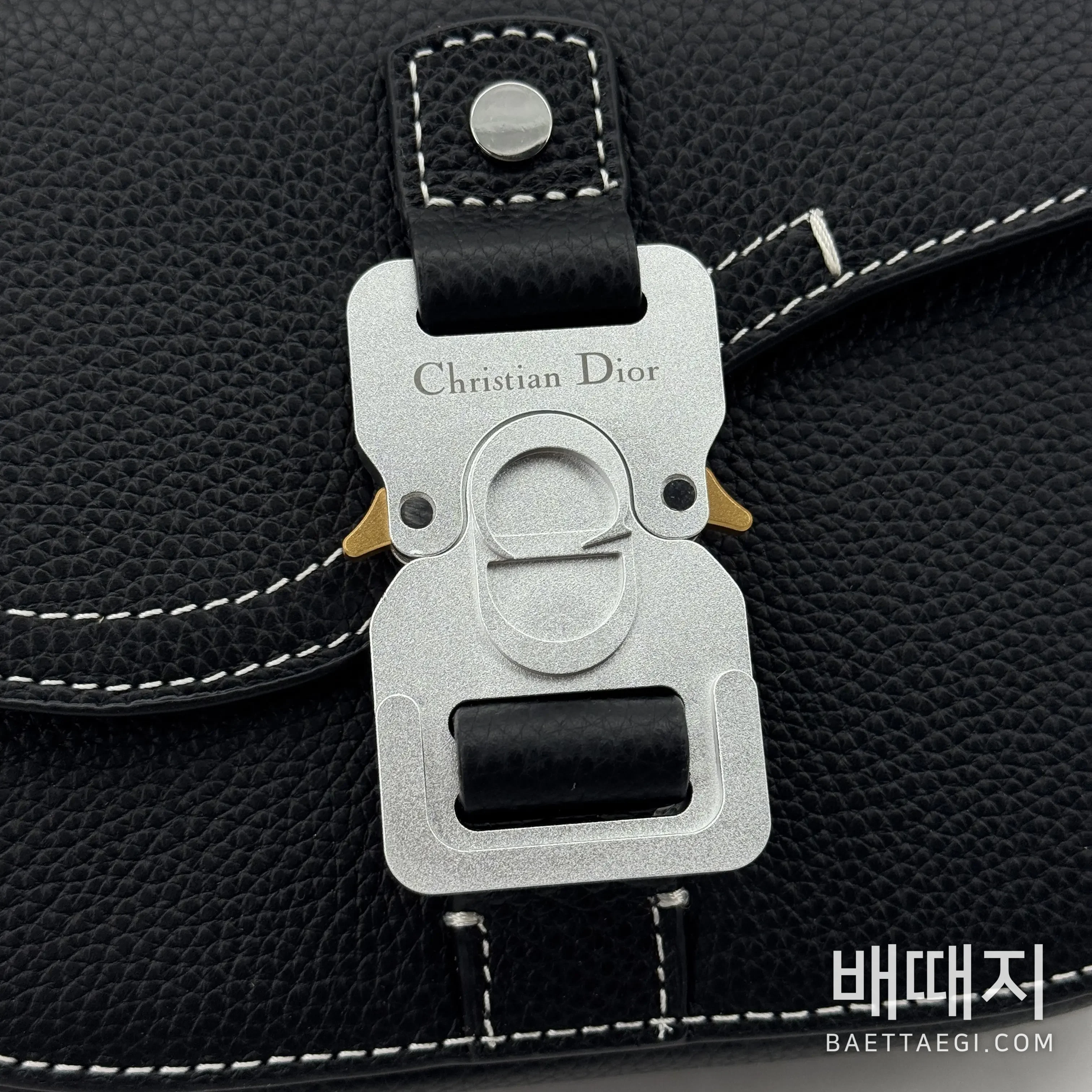디올 새들 미니 메신저백 검수사진 4