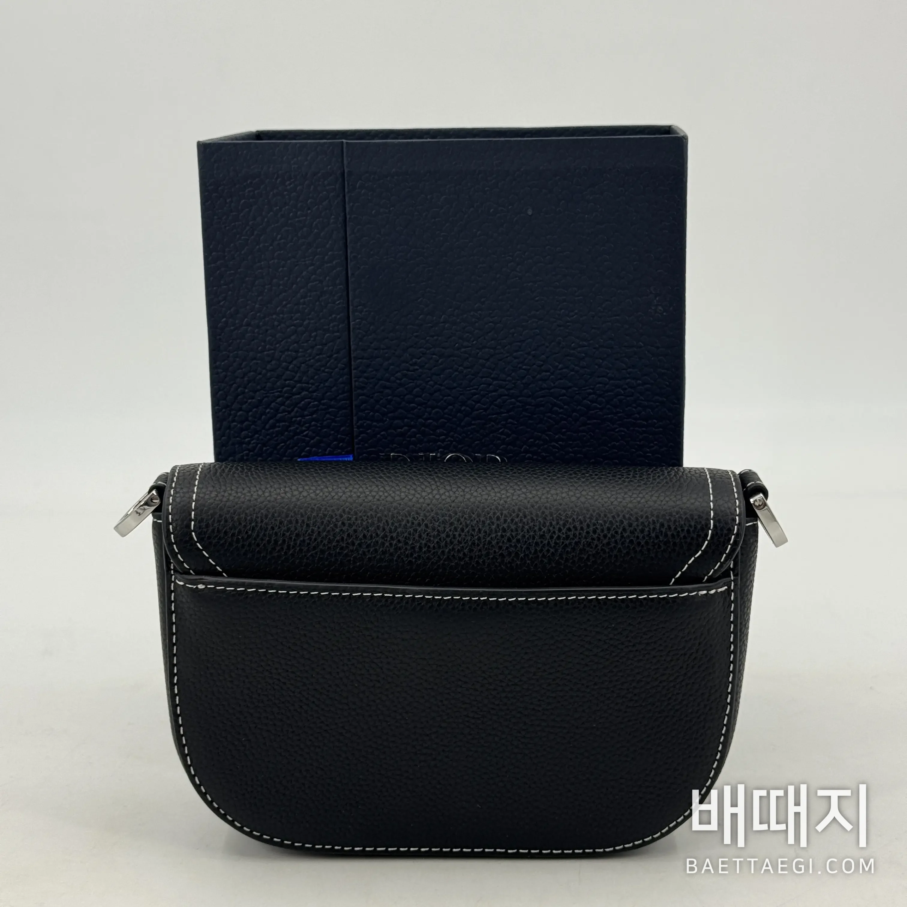 디올 새들 미니 메신저백 검수사진 3