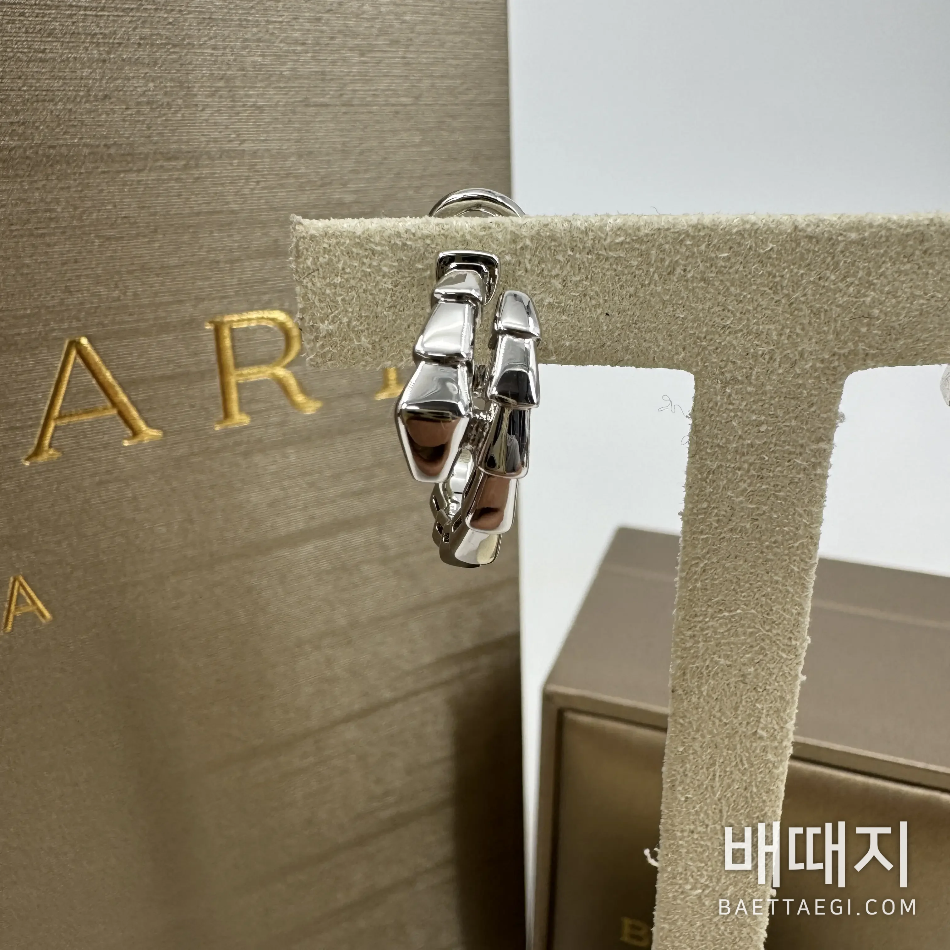불가리 세르펜티 바이퍼 다이아몬드 장식 귀걸이 197703 검수사진 8