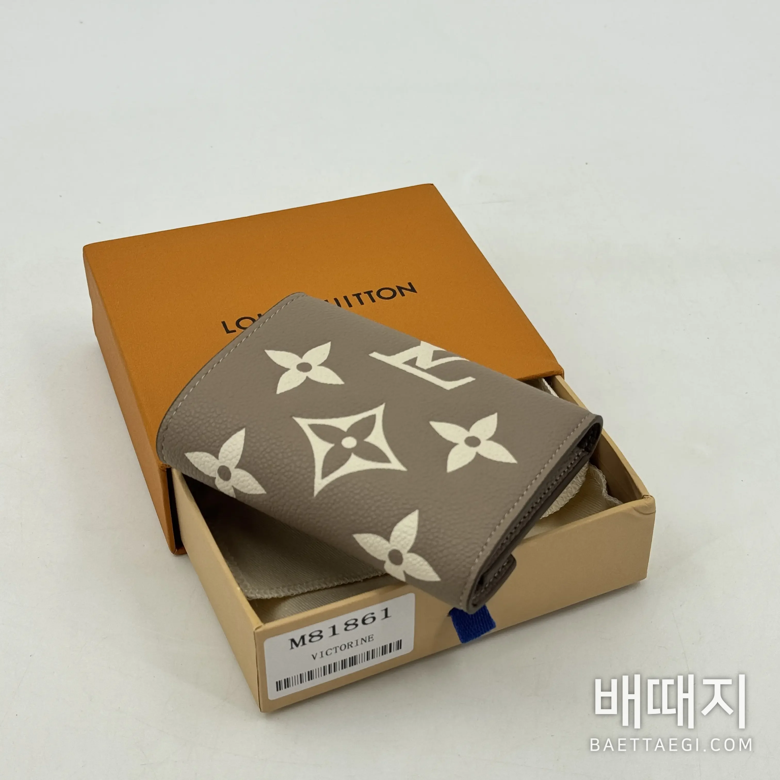 루이비통 엘리펀트 그레이 3단 지갑 M81861 검수사진 4