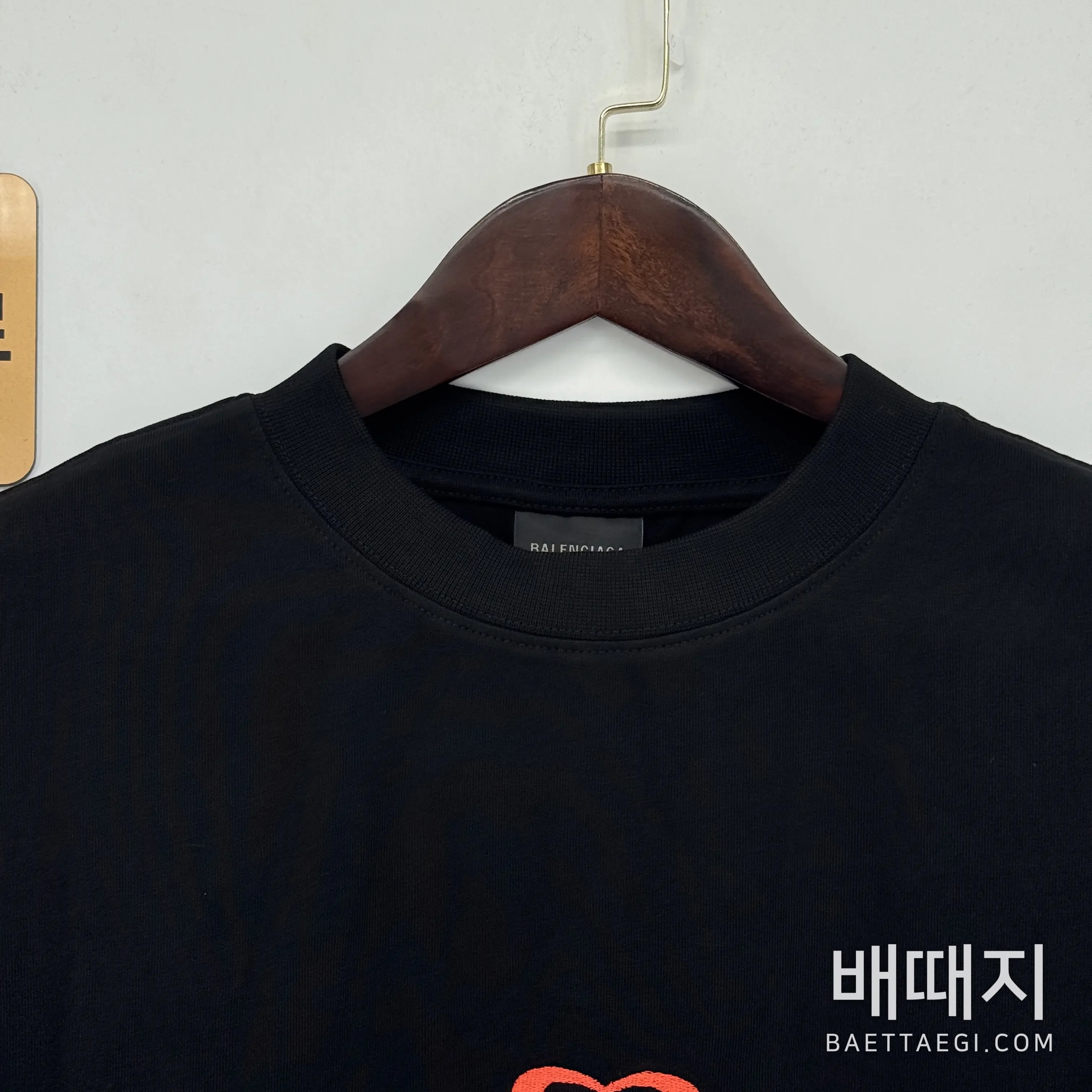 발렌시아가 남성 하트 자수 반팔 티셔츠 검수사진 4