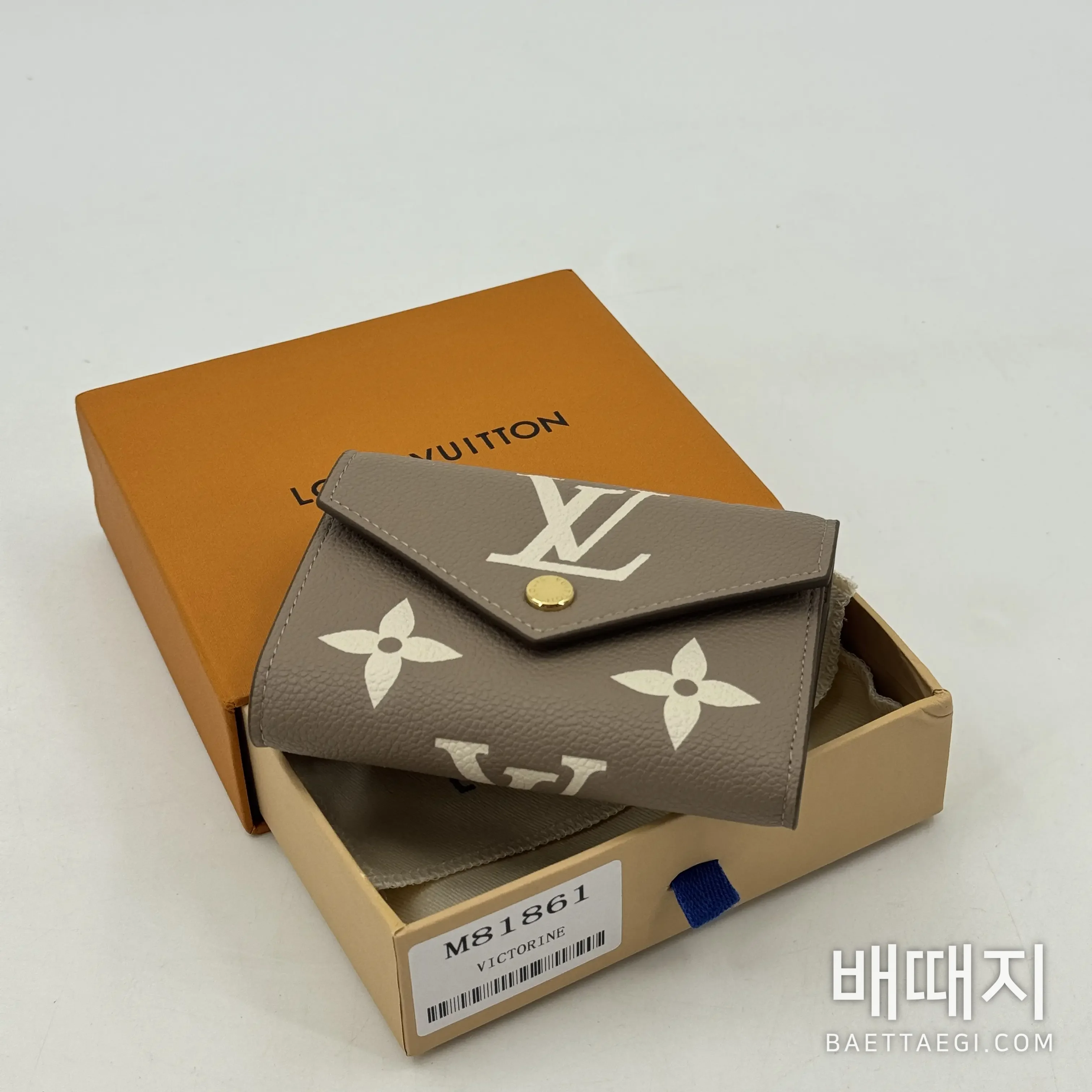 루이비통 엘리펀트 그레이 3단 지갑 M81861 검수사진 2