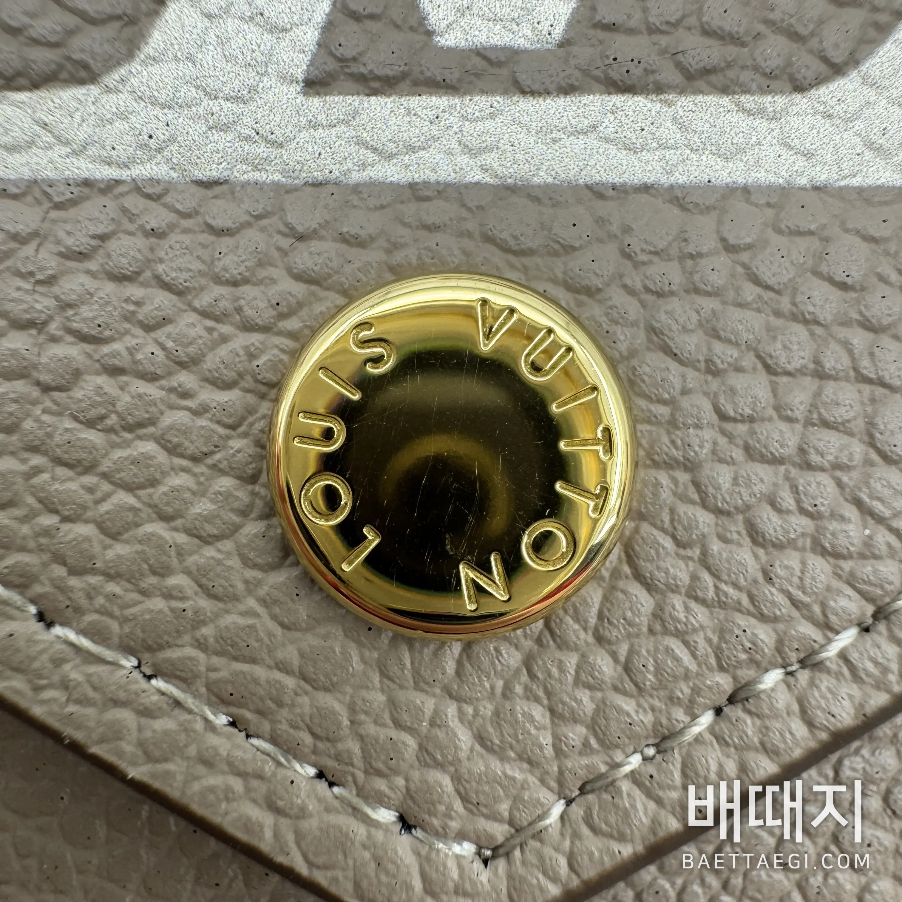 루이비통 엘리펀트 그레이 3단 지갑 M81861 검수사진 5