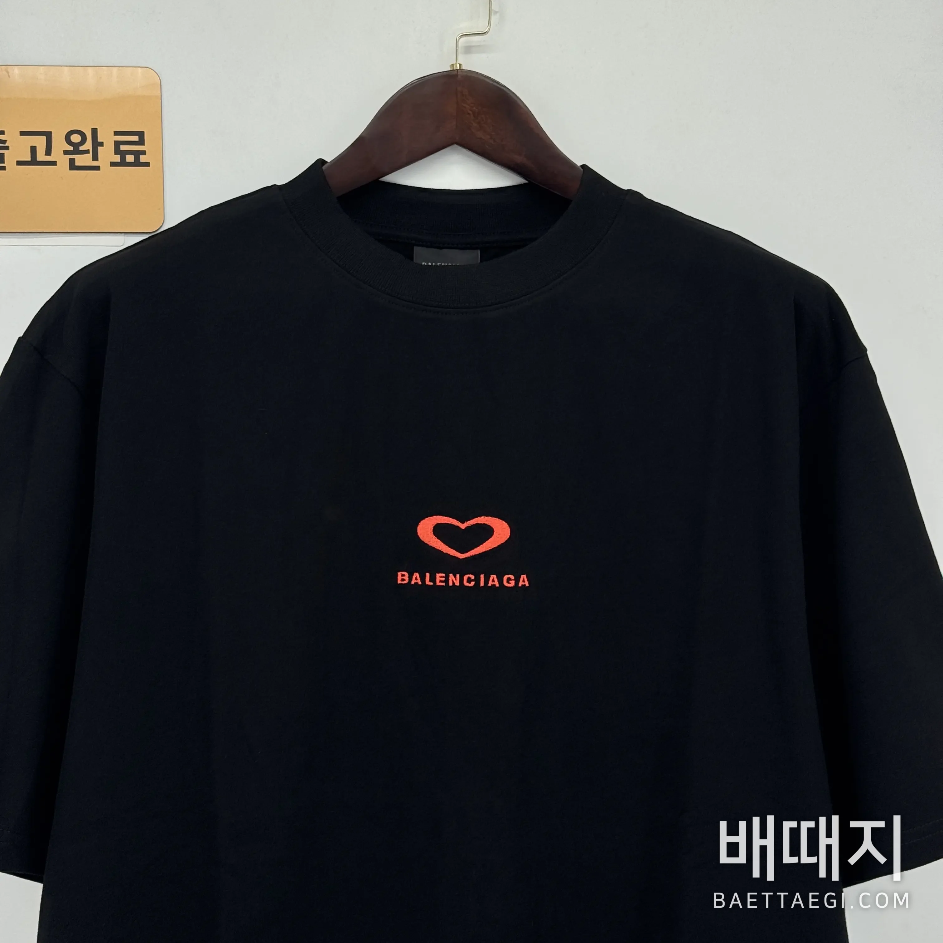발렌시아가 남성 하트 자수 반팔 티셔츠 검수사진 2