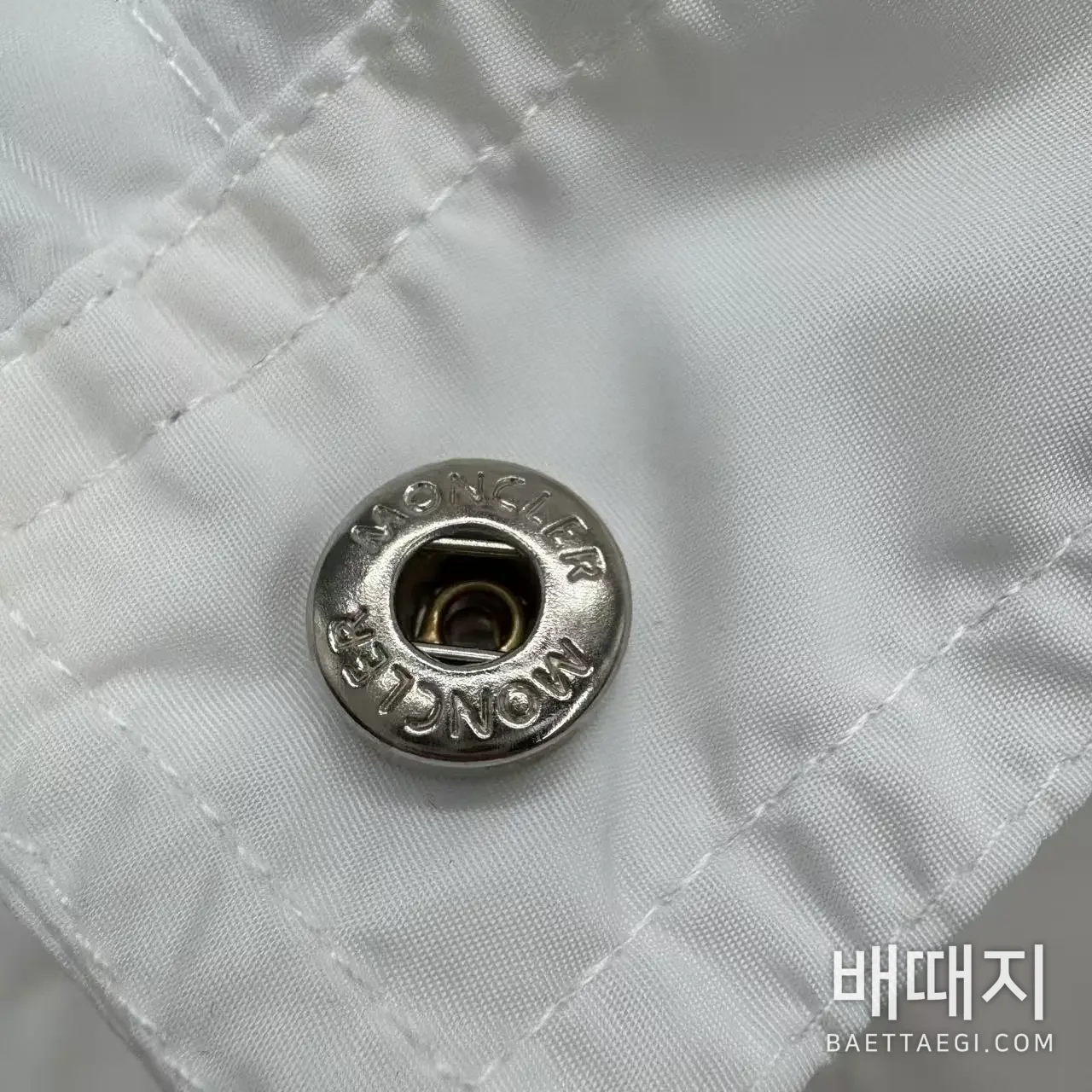 프라다 재활용 나일론 언더암백 1NE058 검수사진 5