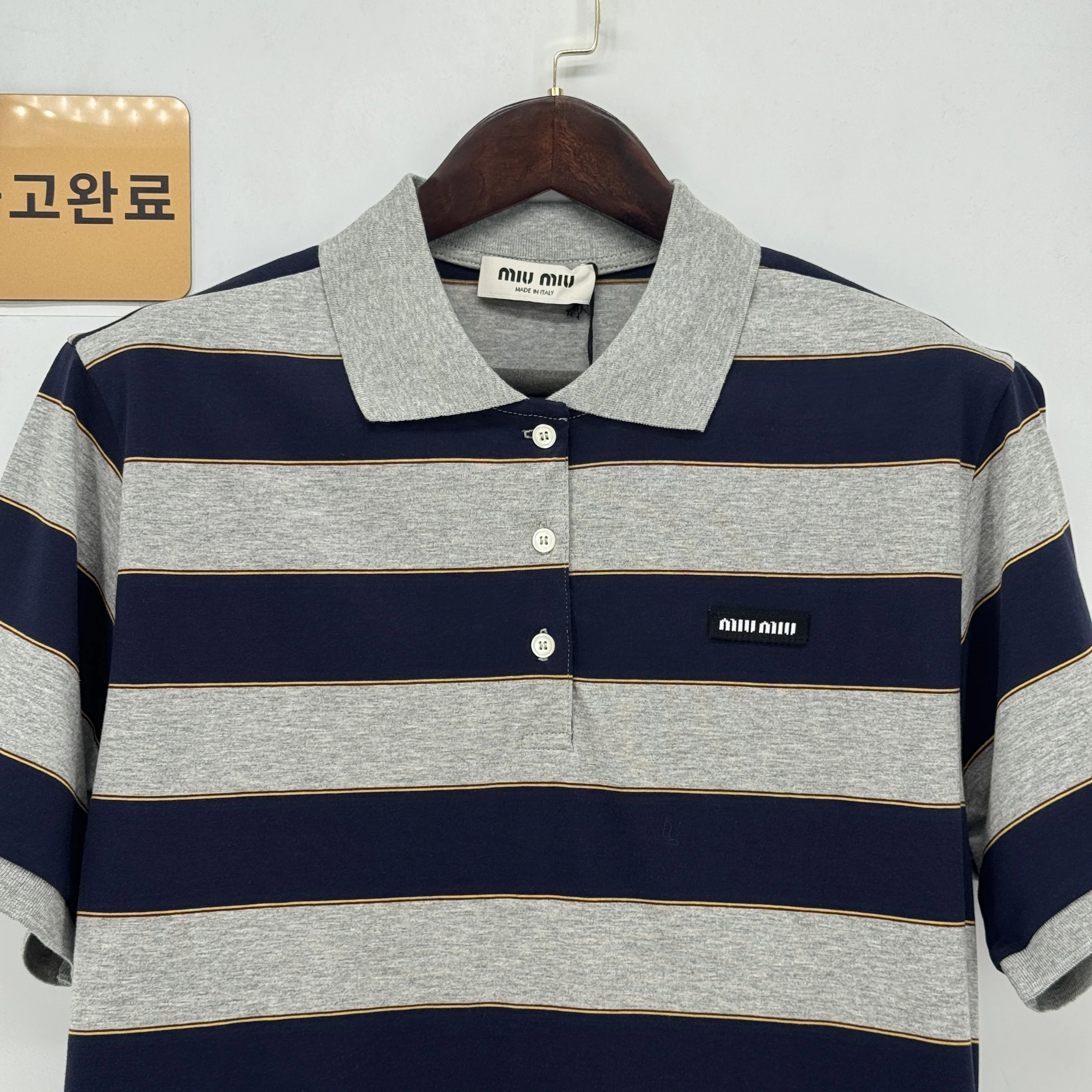 미우미우 그레이 블루 스트라이프 폴로 카라 반팔 티셔츠 검수사진 2