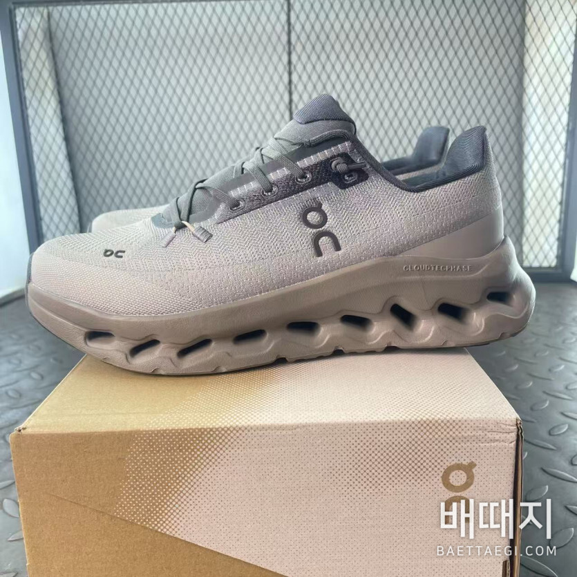 온러닝(On Running) 클라우드틸트 락 아이보리(Cloudtilt Rock Ivory)