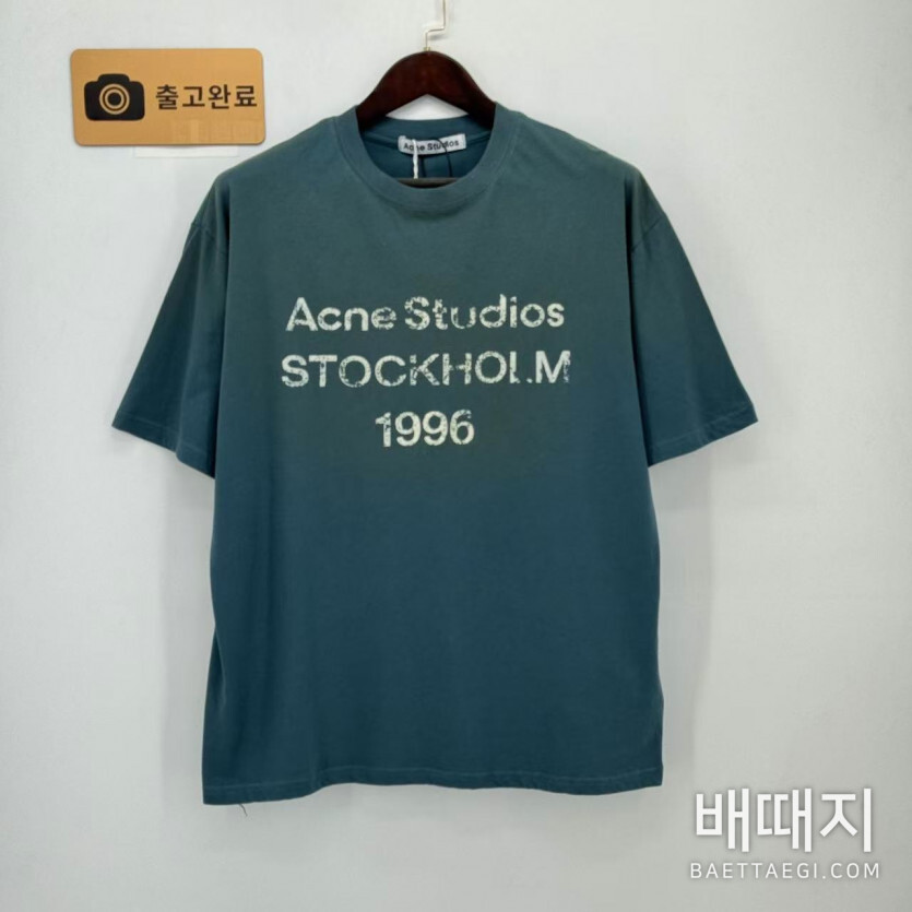 아크네 반팔