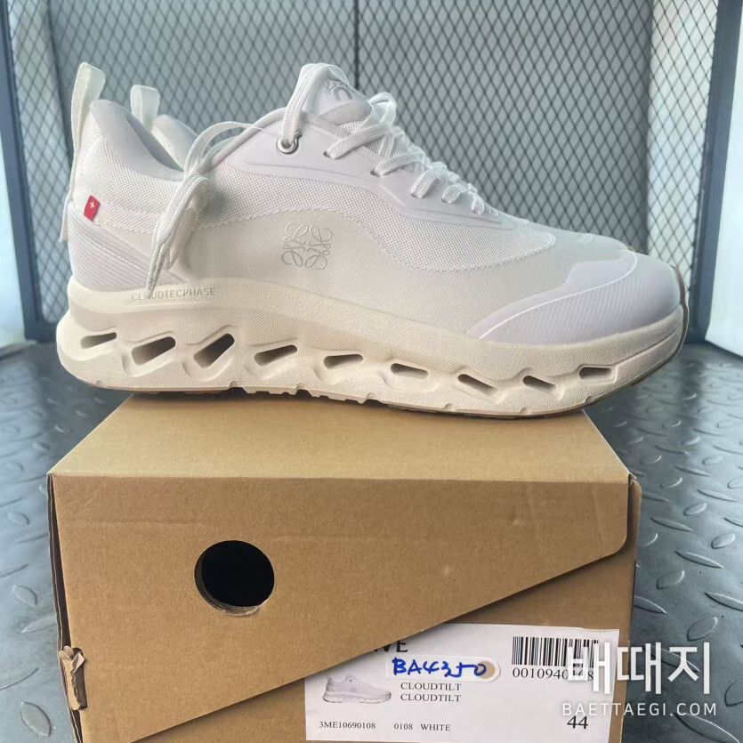 로에베 온 운동화
