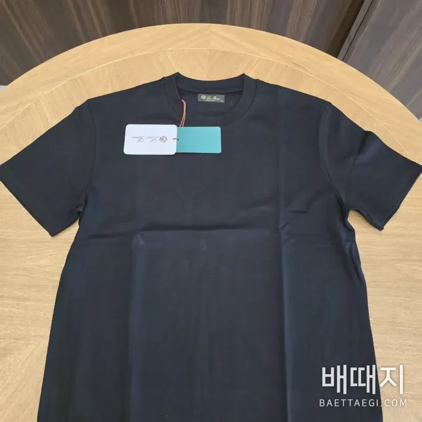 로로피아나 반팔