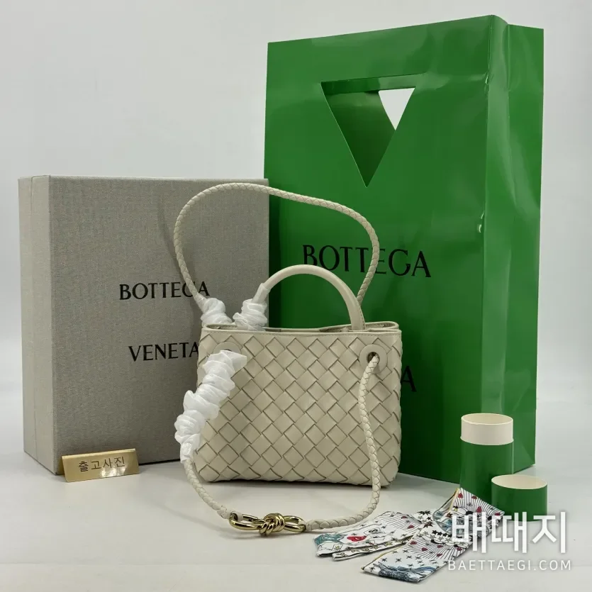 보테가베네타 115740 가방 Bottega Veneta Bag / 색상: 화이트 / 사이즈: 미니