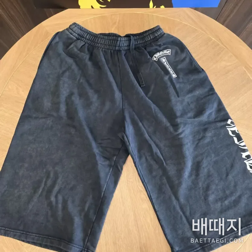 크롬하츠 워시드 블랙 카프리 반바지 119391