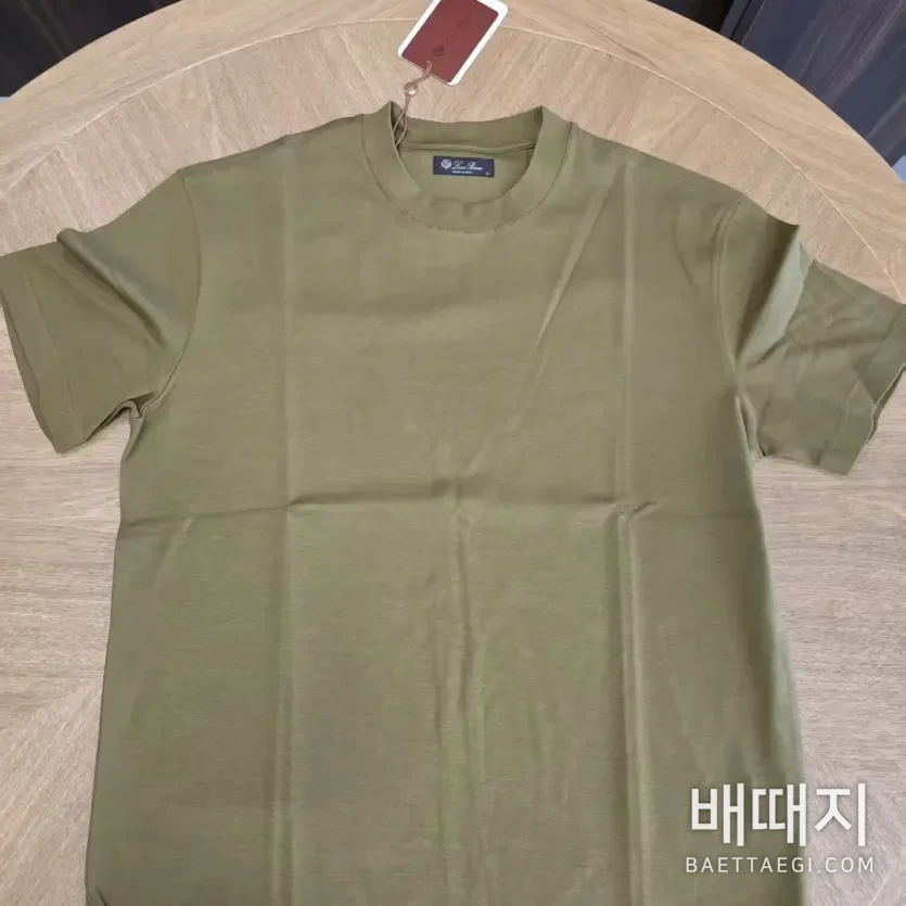 로로피아나 반팔