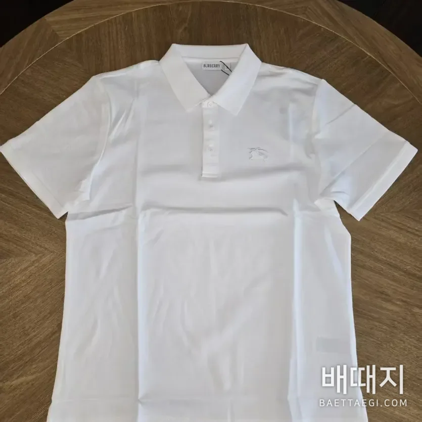 버버리 반팔  / 색상:화이트