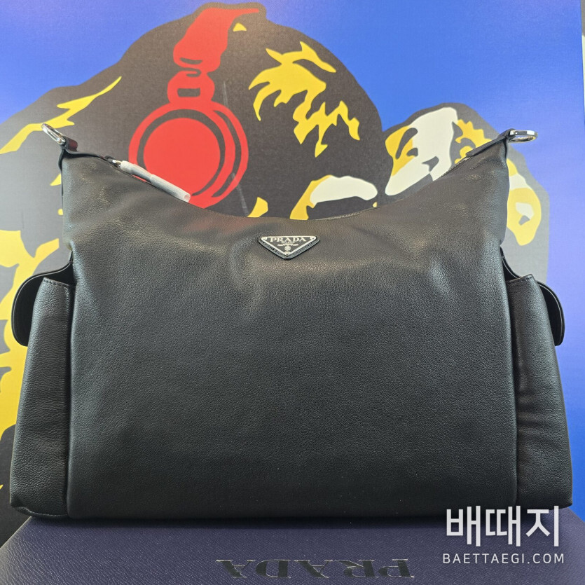 프라다 익스플로어 가죽 백 2VH204