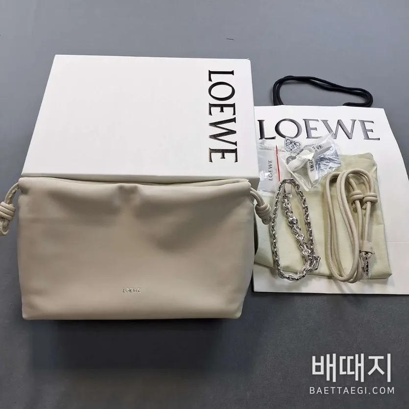 로에베 미디엄 플라멩고 펄스 파인 그레인 30cm