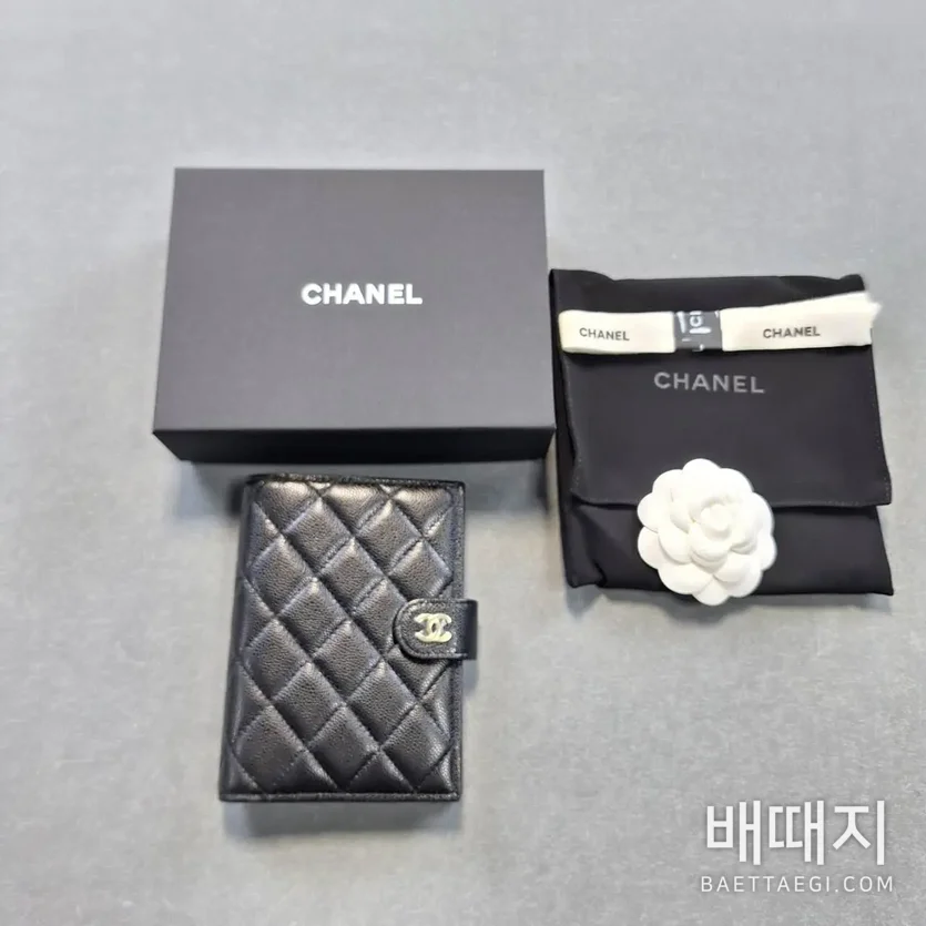 샤넬 다이아몬드 스티치 더블 C 로고 지갑 167612