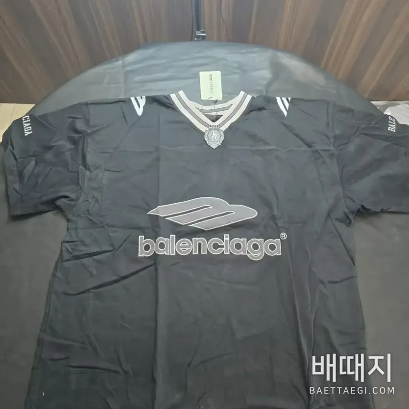 발렌시아가 V넥 남성 반팔 티셔츠 139553