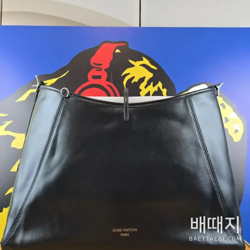 루이비통 캐리올 바이브 MM 블랙 양가죽 숄더백  108631