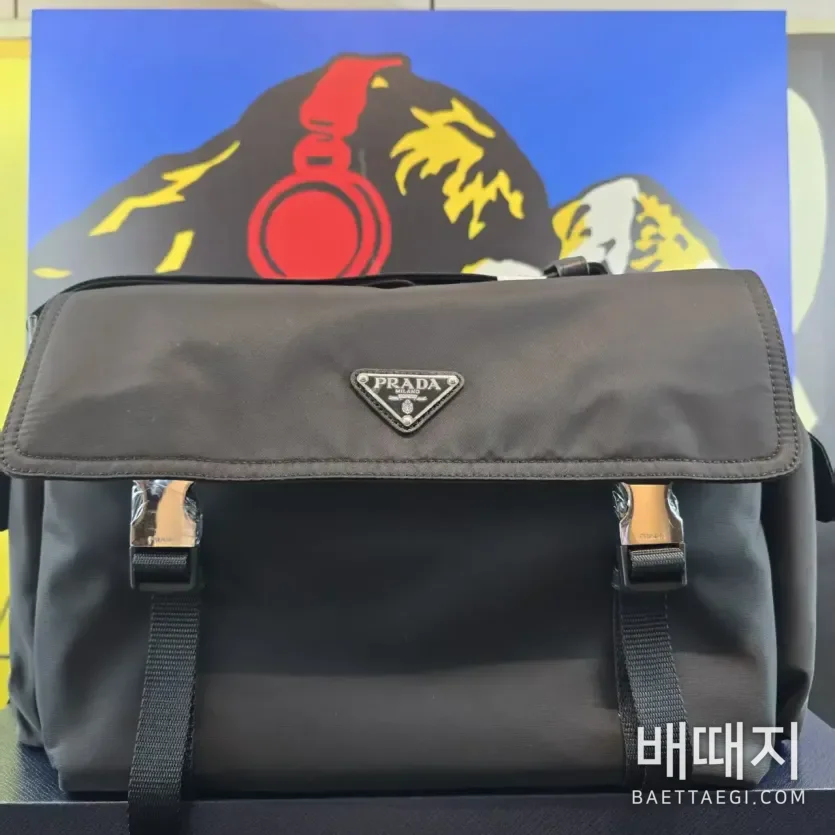 프라다 리사이클 나일론 숄더백 2VD082