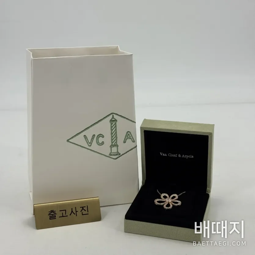 반클리프앤아펠 18k 골드 플로럴 다이아몬드 목걸이 63941