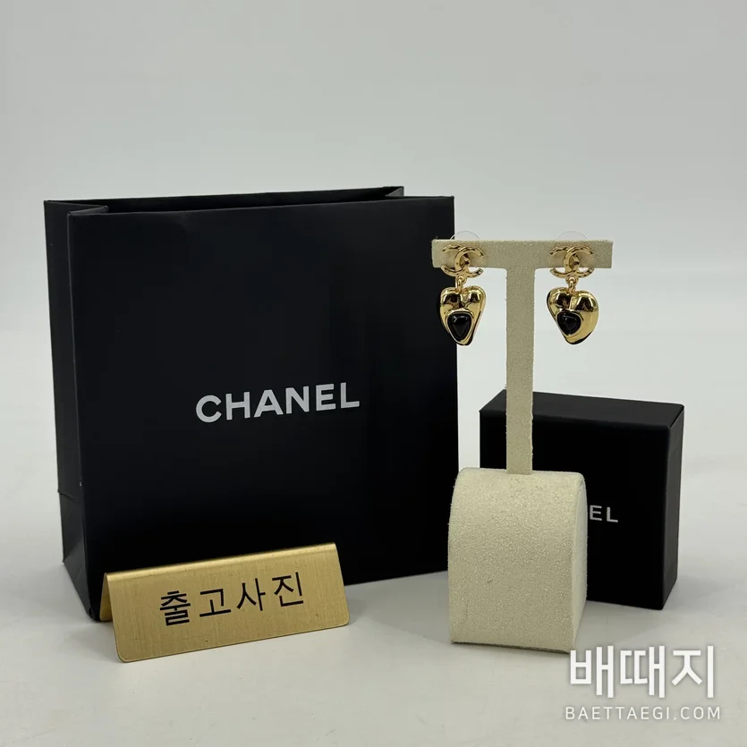 샤넬 골드 진주 하트 귀걸이 153820