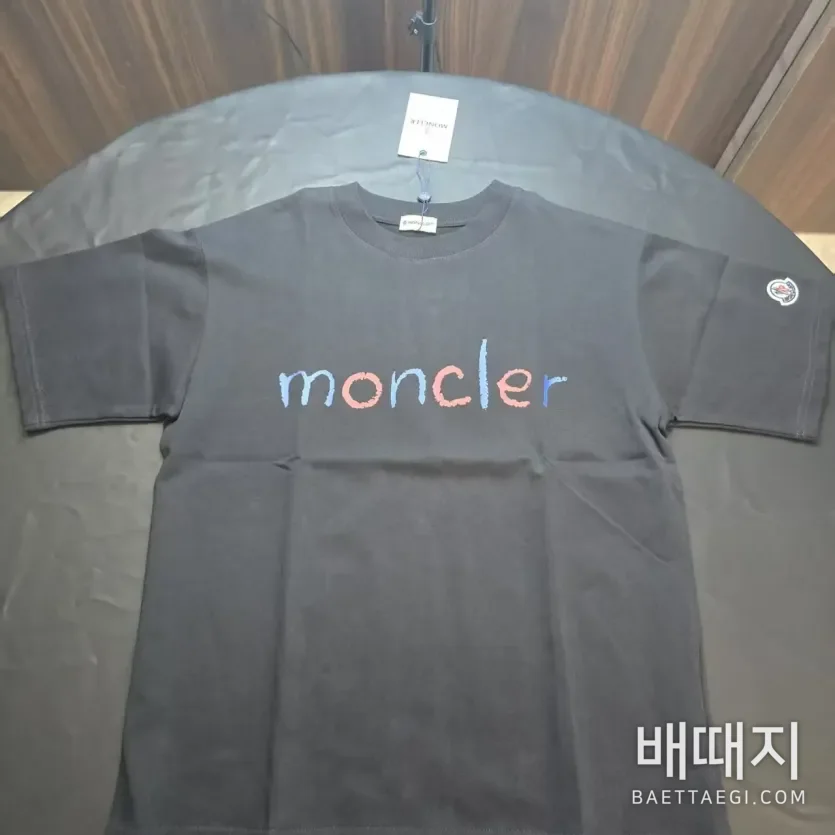 몽클레어 손그림 로고 크루넥 반팔 티셔츠 88861