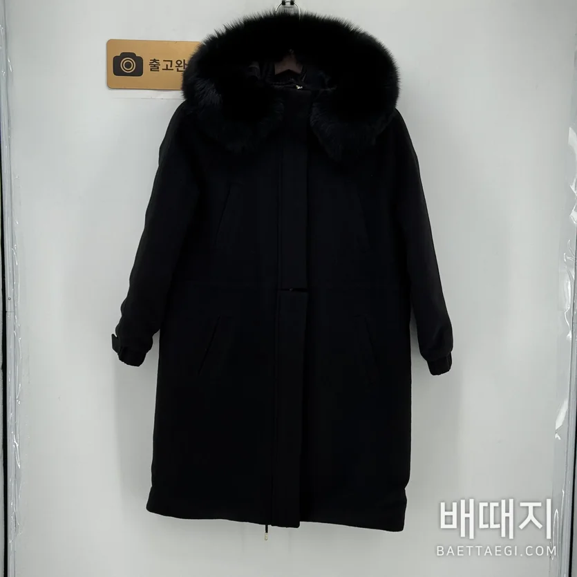 로로 피아나의 블랙 롱 스키복
