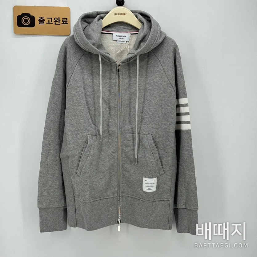 톰브라운 후드 세트 / 사이즈: 상의 110. 하의 허리 32 입니다