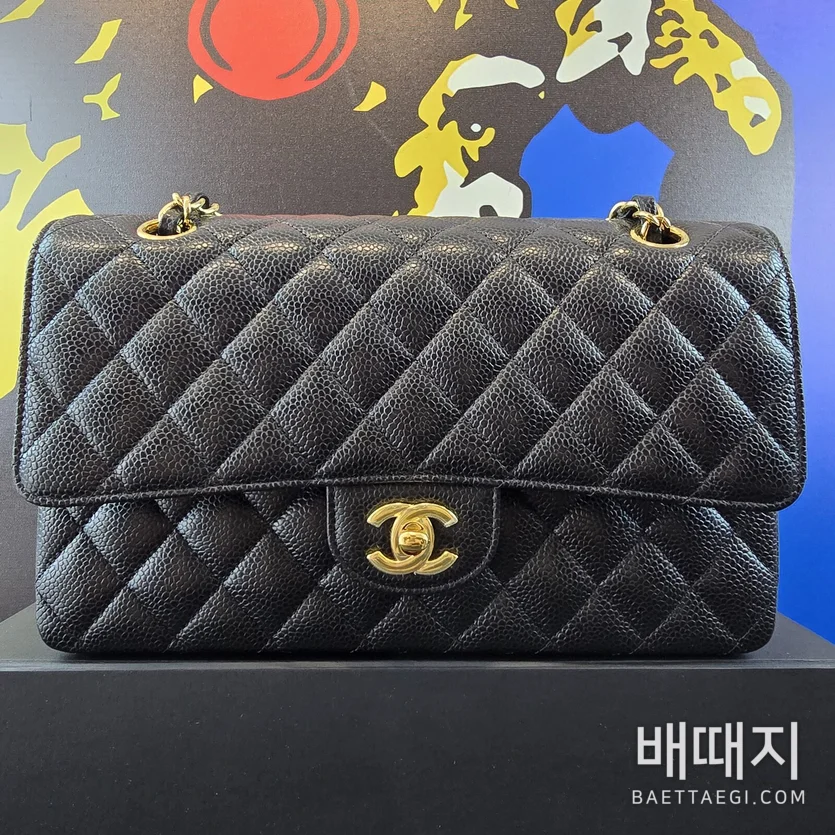 샤넬 클래식 캐비어 미듐 금장 (지존) 136337