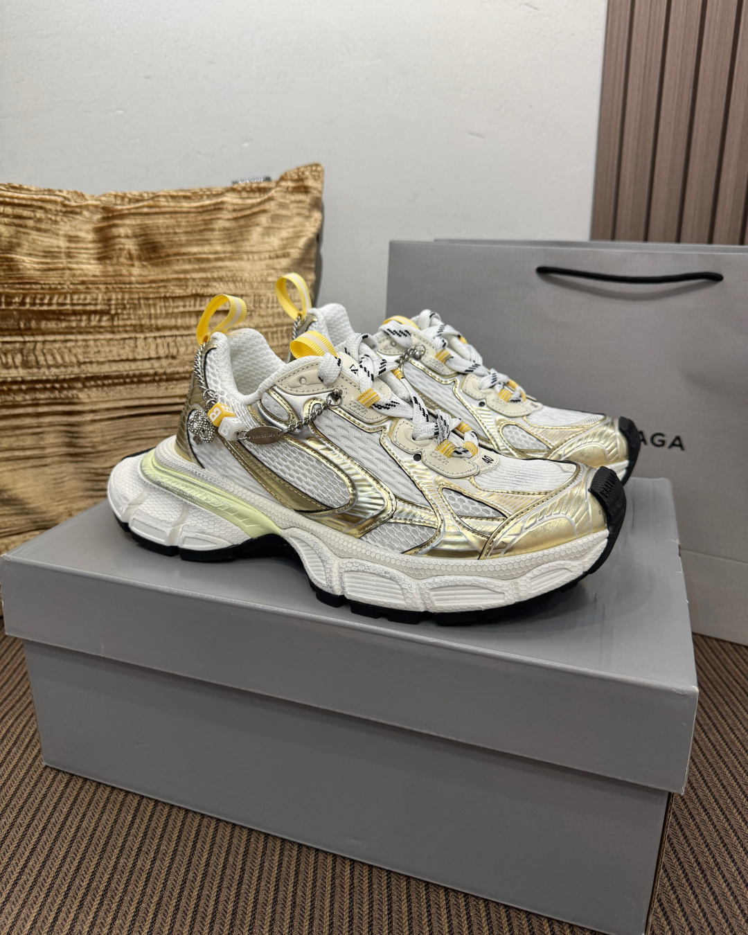 발렌시아가 3xl 그래디언트