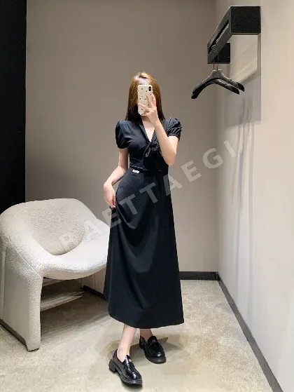 미우미우 브이넥 폴로 카라 퍼프소매 원피스