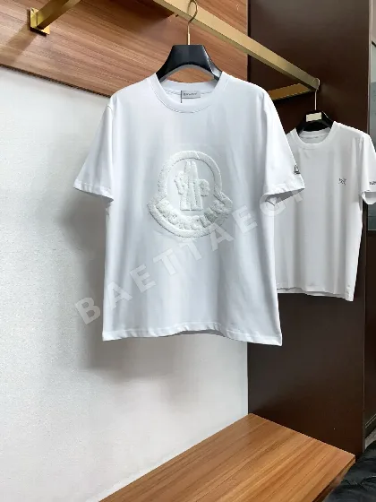 몽클레르 자수 크루넥 반팔 티셔츠 남성