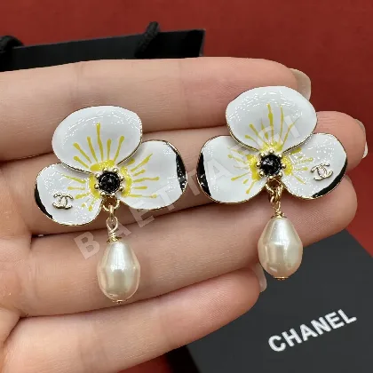 샤넬 에나멜 동백꽃 진주 펜던트 귀걸이 178493
