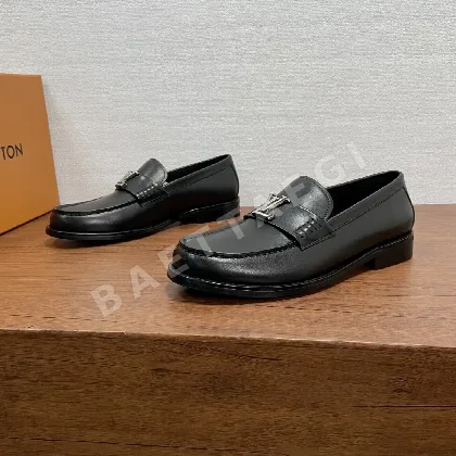 루이비통 메이저 로퍼 남성 가죽 LV 로고 메탈 버클 205417