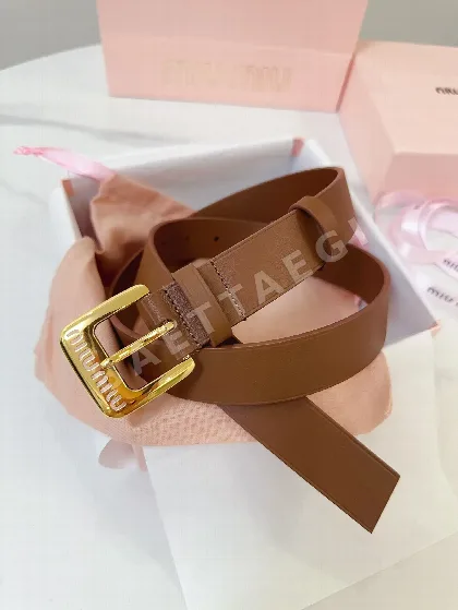 미우미우 카프스킨 골드 스퀘어 핀버클 벨트 57786