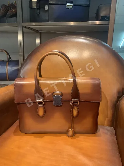 벨루티 에미오 레더 클래식 카프스킨 플랩 가방 159587