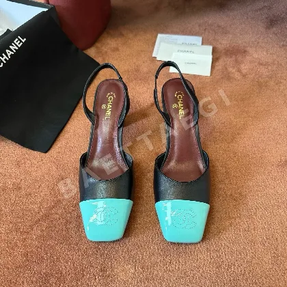 샤넬 플랫 가죽 더블 C 로고 188059