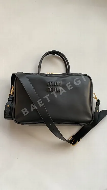 미우미우 블랙 카프스킨 라지 보울링 백 125363