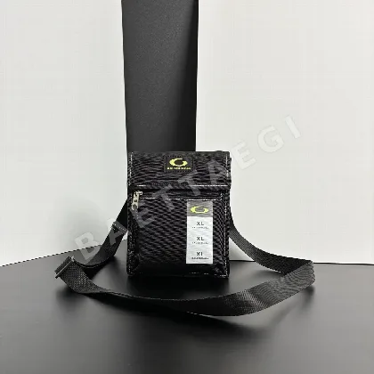 발렌시아가 나일론 크로스보디백 186546