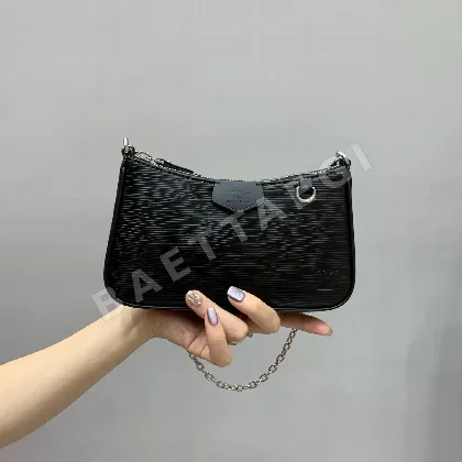 루이비통 로메가 체인 가방 M80471