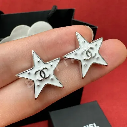 샤넬 에나멜 스타 귀걸이 178479
