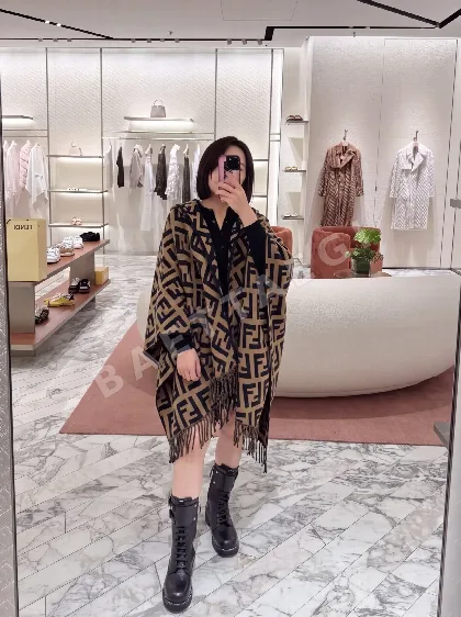 펜디 울 후드 케이프 숄 163848