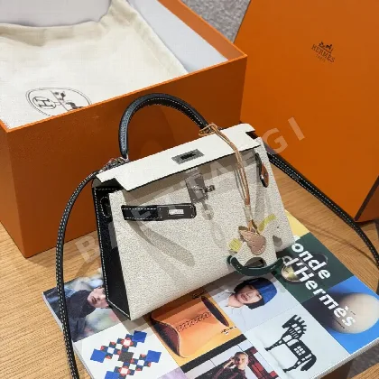 에르메스 미니 켈리 가방 밀크셰이크 화이트 실버 하드웨어 18249