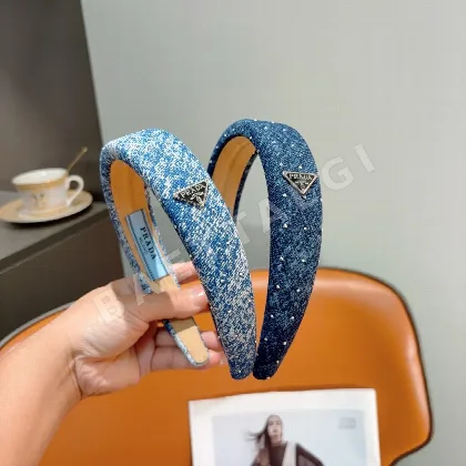 프라다 역삼각형 장식 헤어밴드 184201